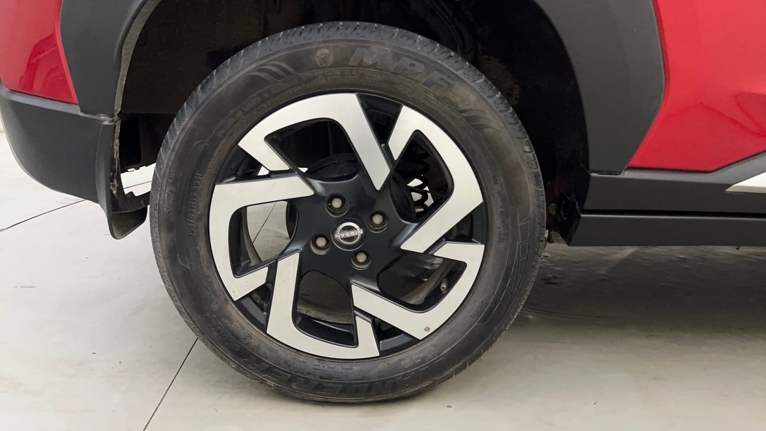 Used 2024 Nissan Magnite XV Petrol Manual tyres RIGHT REAR TYRE RIM VIEW