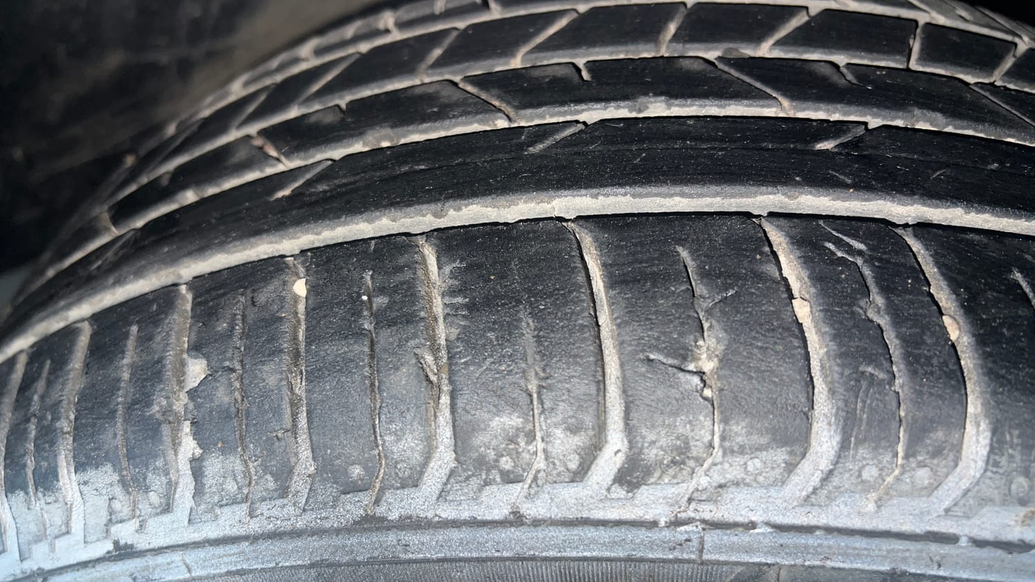 Used 2019 Maruti Suzuki Baleno Zeta Petrol Manual tyres RIGHT FRONT TYRE TREAD VIEW