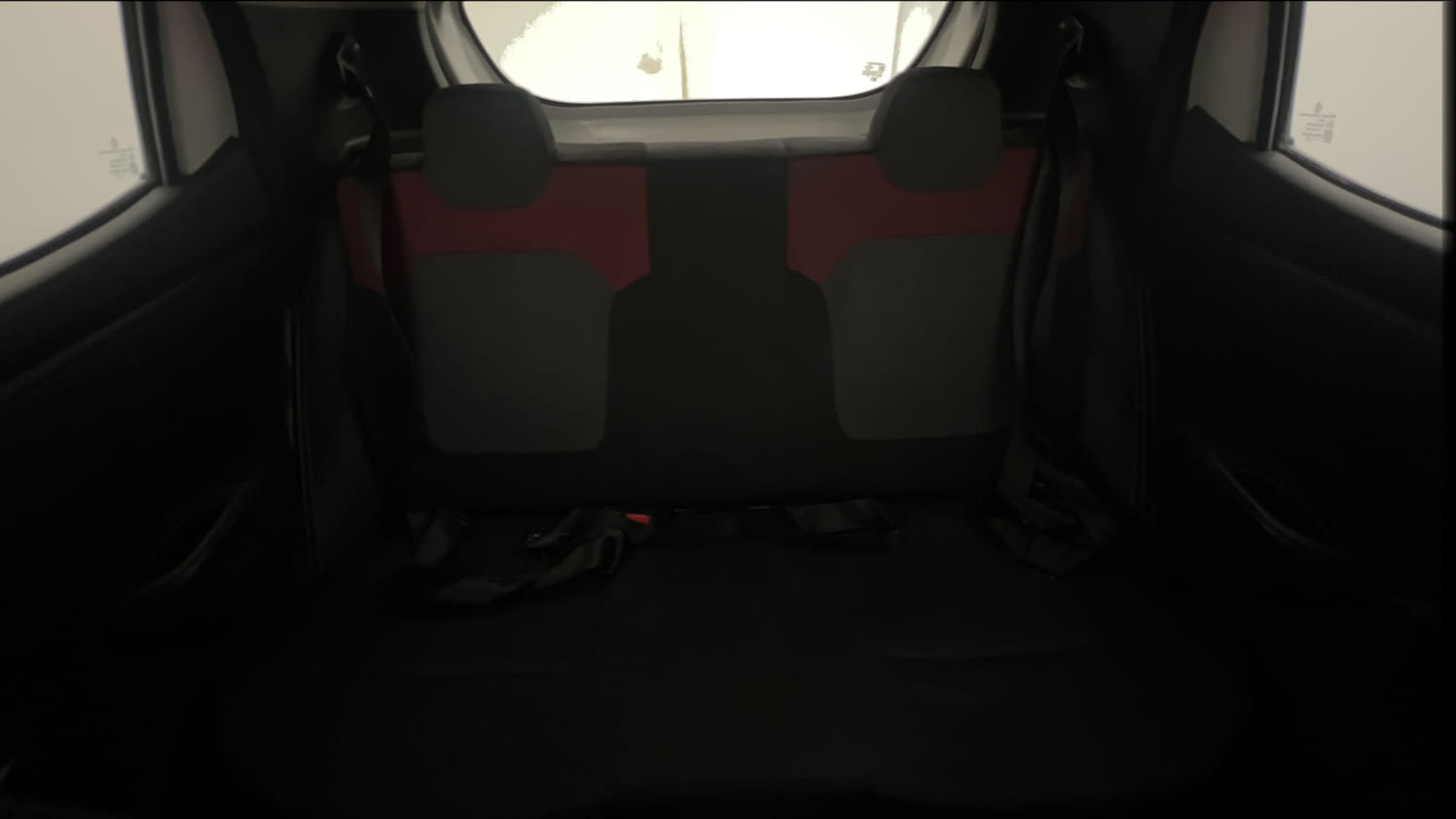 Used 2018 Renault Kwid RXT (O) 1.0 SCE Edition Petrol Manual interior REAR SEAT CONDITION VIEW