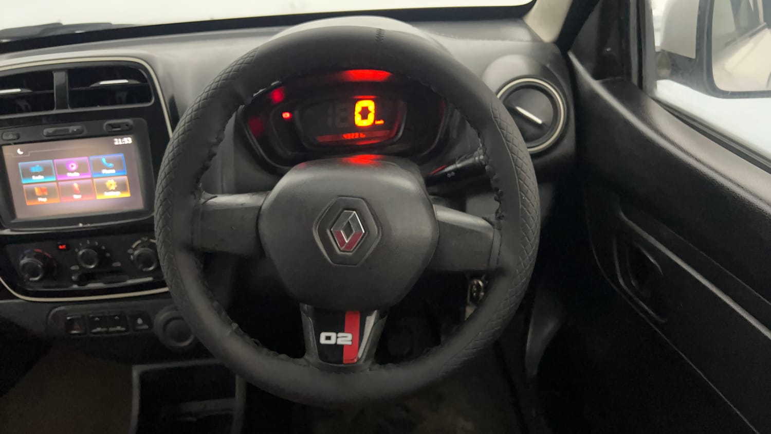 Used 2017 renault Kwid 1.0 RXT Anniversary Edition Petrol Manual interior STEERING VIEW