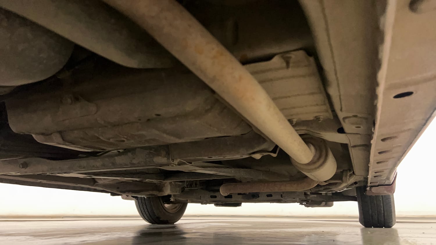 Used 2015 Honda City V Petrol Manual extra REAR RIGHT UNDERBODY VIEW