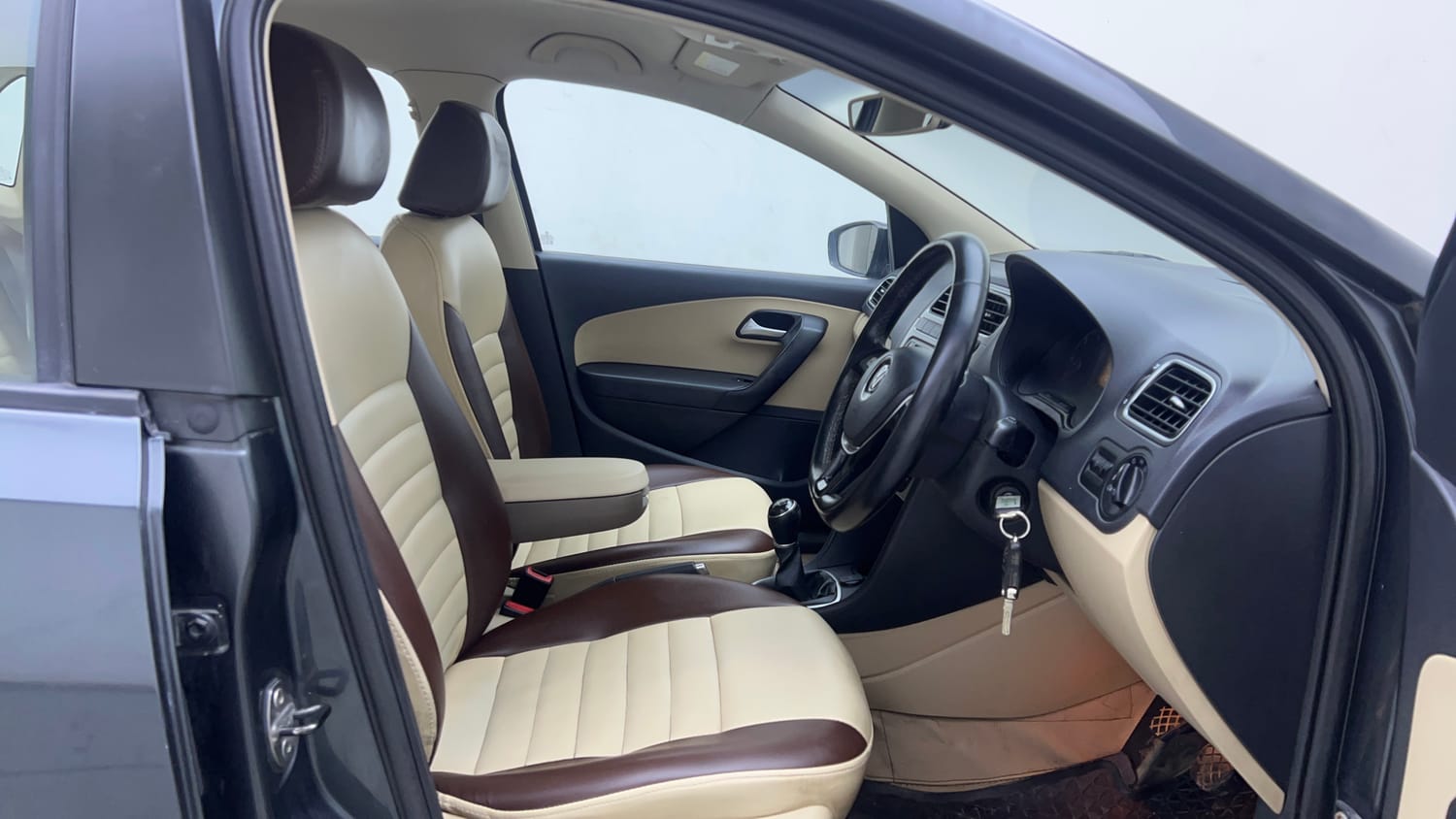 Used 2019 Volkswagen Ameo Highline Plus 1.5L (D) Diesel Manual interior RIGHT SIDE FRONT DOOR CABIN VIEW