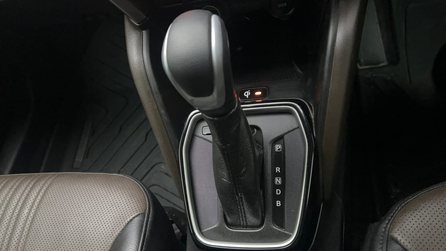 Used 2025 Toyota Urban Cruiser Hyryder V Hybrid Hybrid Automatic interior GEAR  KNOB VIEW