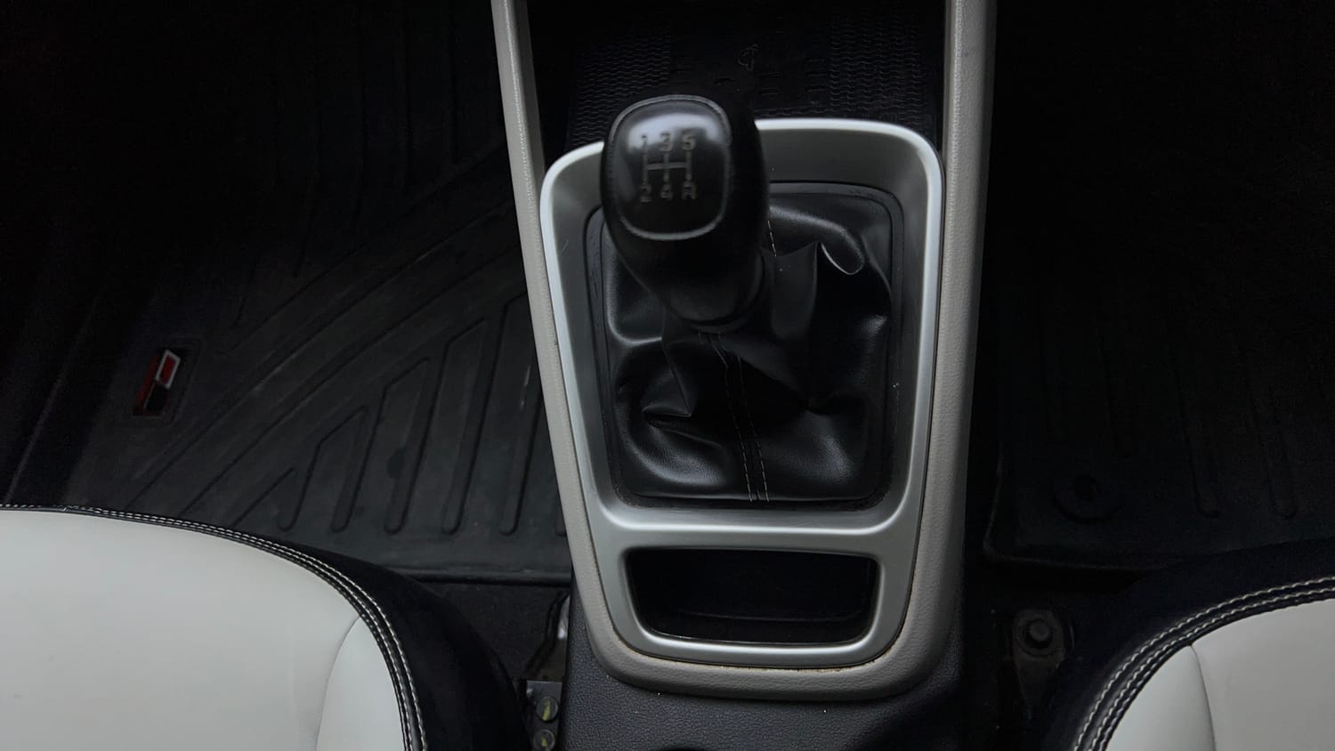 Used 2025 Hyundai Venue S Plus 1.2 Petrol MT Petrol Manual interior GEAR  KNOB VIEW