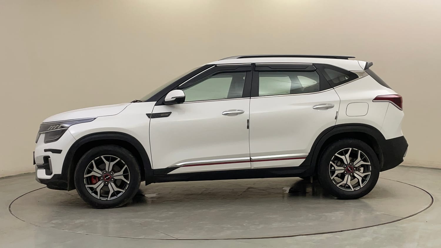 Used 2023 Kia Seltos GTX Plus 1.5 Diesel AT Diesel Automatic exterior LEFT SIDE VIEW