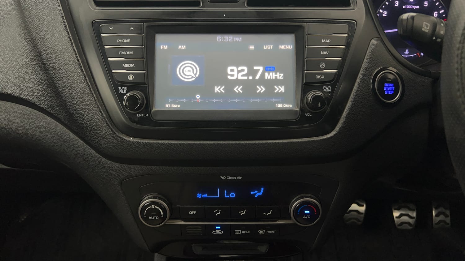 Used 2017 Hyundai i20 Active 1.2 SX Petrol Manual interior MUSIC SYSTEM & AC CONTROL VIEW