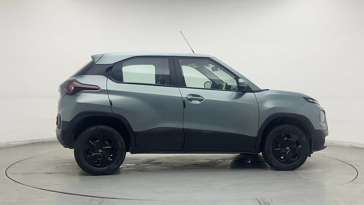 Used 2023 Tata Punch Adventure AMT Petrol Automatic exterior RIGHT SIDE VIEW