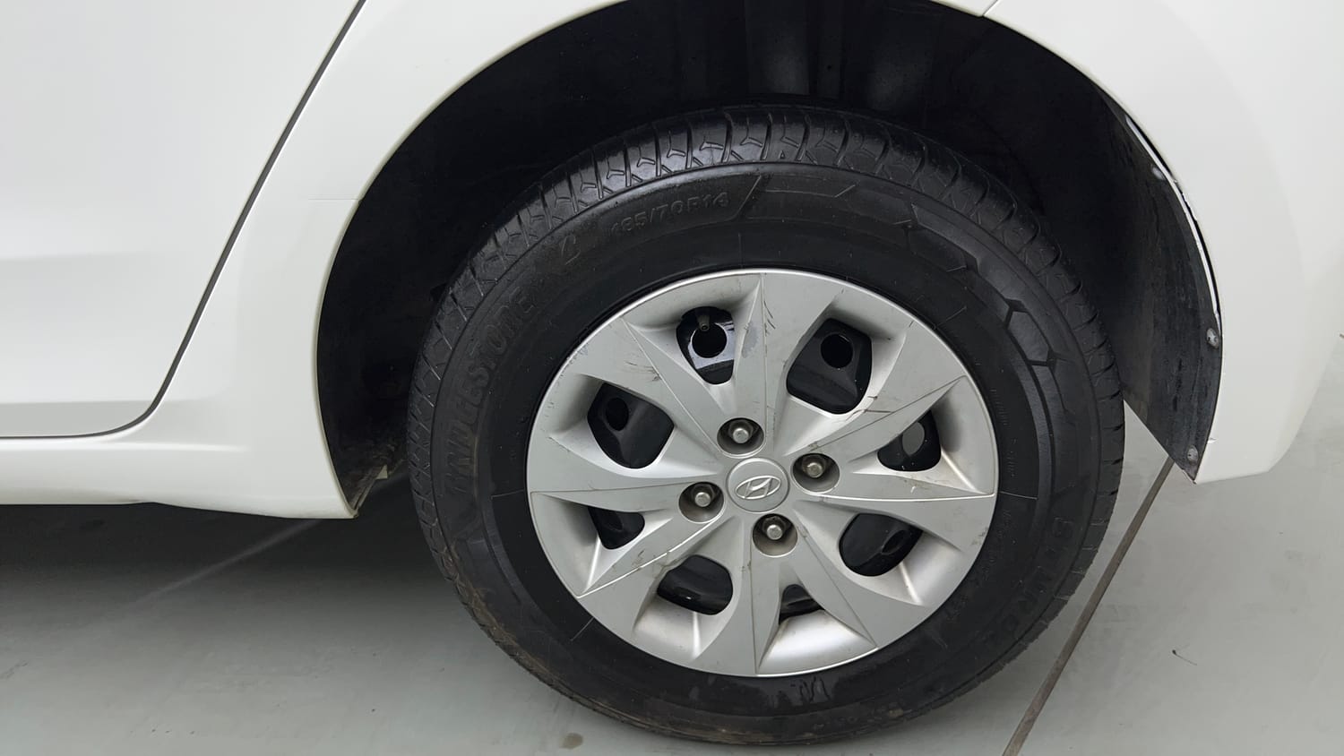 Used 2016 Hyundai Elite i20 Magna 1.2 Petrol Manual tyres LEFT REAR TYRE RIM VIEW