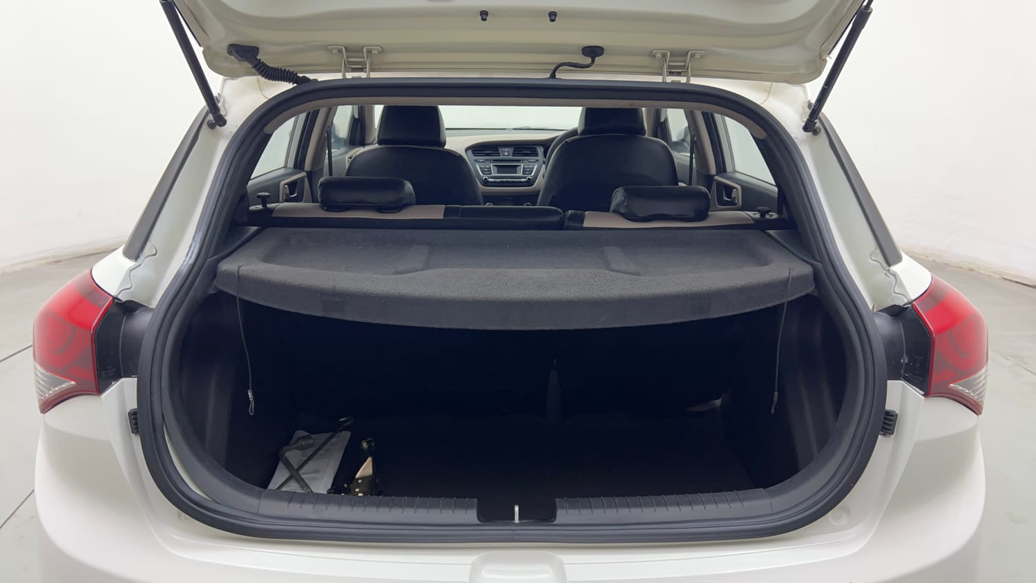 Used 2015 Hyundai Elite i20 Asta 1.2 Petrol Manual interior DICKY INSIDE VIEW
