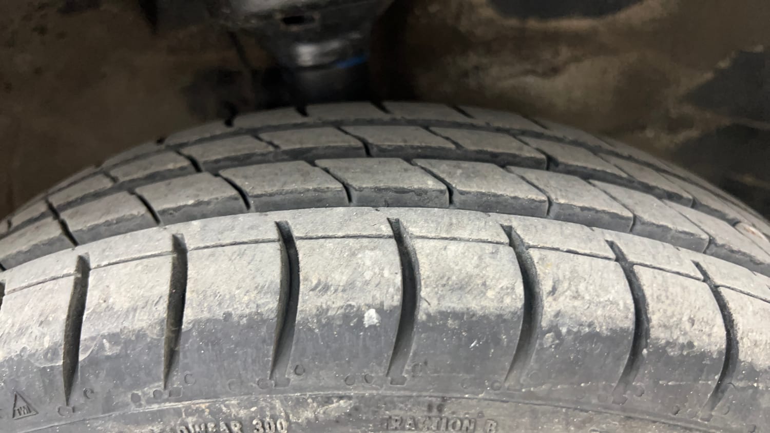 Used 2014 Maruti Suzuki Wagon R VXI Petrol Manual tyres RIGHT FRONT TYRE TREAD VIEW