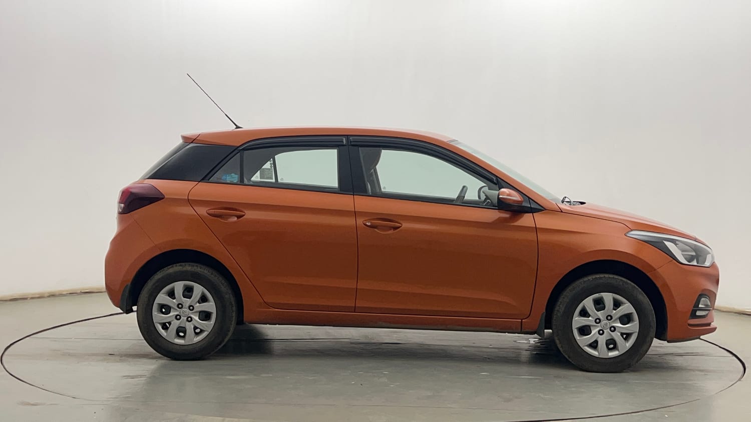 Used 2018 Hyundai Elite i20 Sportz 1.2 Petrol Manual exterior RIGHT SIDE VIEW