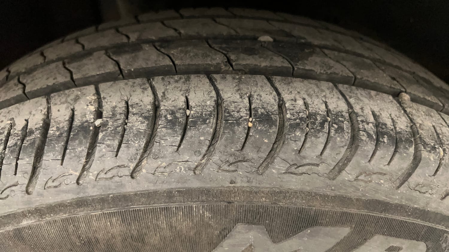 Used 2019 Maruti Suzuki Baleno Delta Petrol Manual tyres RIGHT REAR TYRE TREAD VIEW