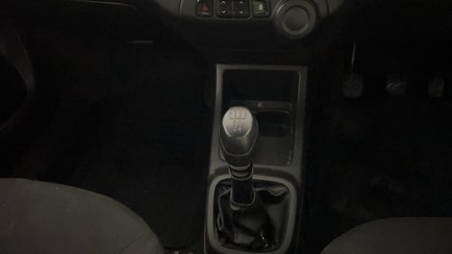 Used 2018 Renault Kwid RXT (O) 1.0 SCE Edition Petrol Manual interior GEAR  KNOB VIEW
