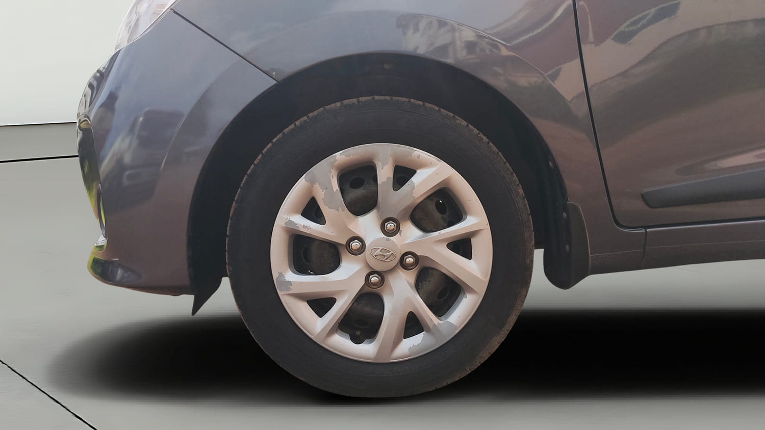 Used 2018 Hyundai Grand i10 Sportz 1.2 Kappa VTVT Petrol Manual tyres LEFT FRONT TYRE RIM VIEW