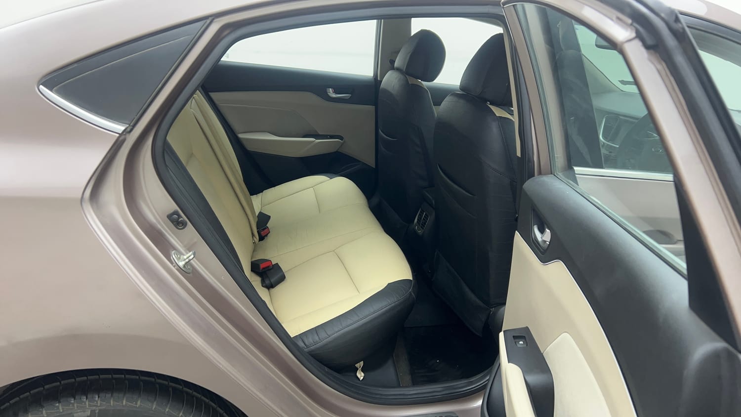 Used 2017 Hyundai Verna SX 1.6 VTVT Petrol Manual interior RIGHT SIDE REAR DOOR CABIN VIEW