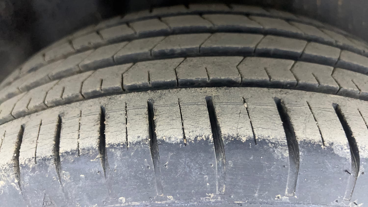 Used 2019 Volkswagen Ameo Highline Plus 1.5L (D) Diesel Manual tyres RIGHT REAR TYRE TREAD VIEW