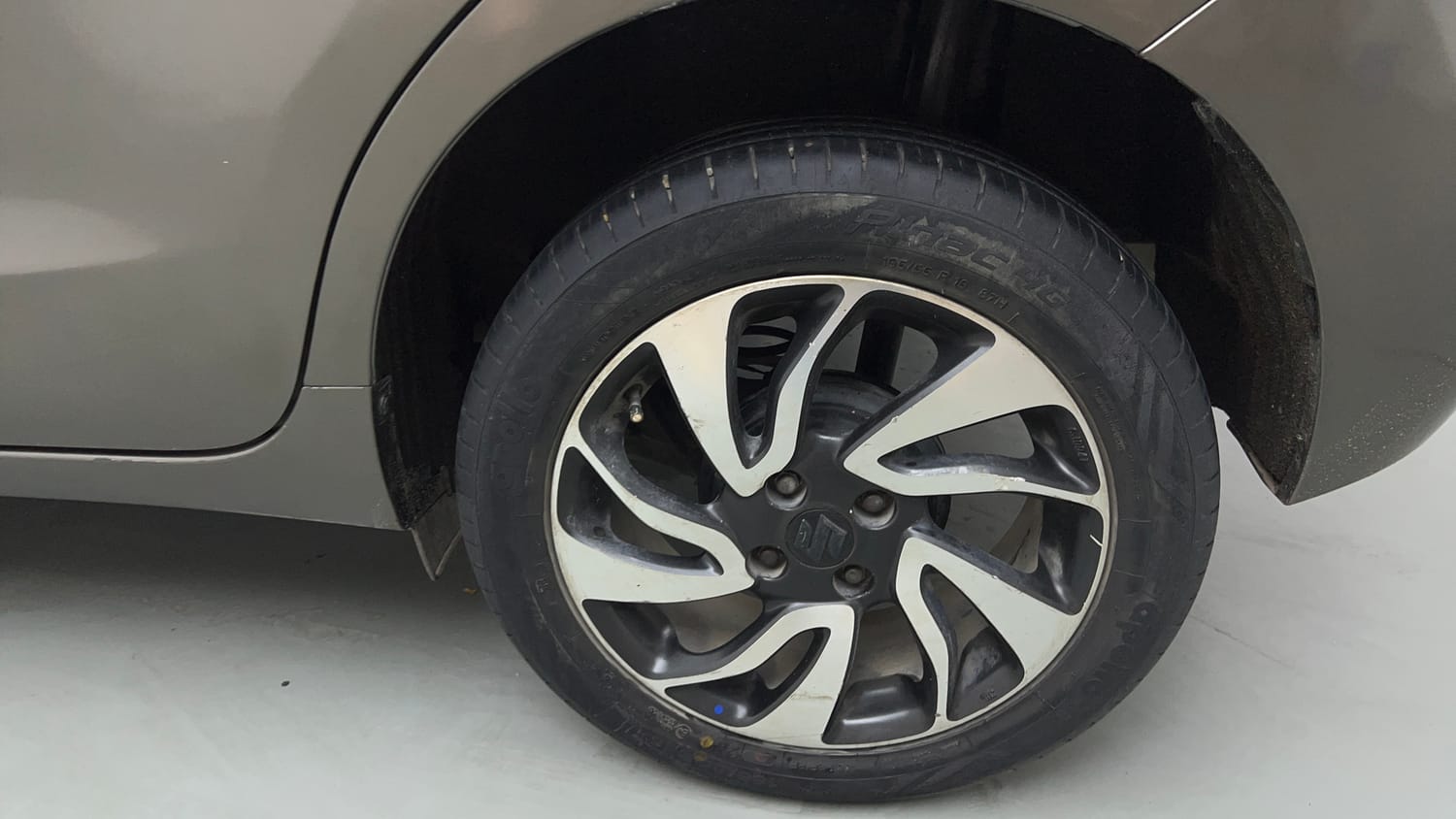 Used 2019 Maruti Suzuki Baleno Zeta Petrol Manual tyres LEFT REAR TYRE RIM VIEW