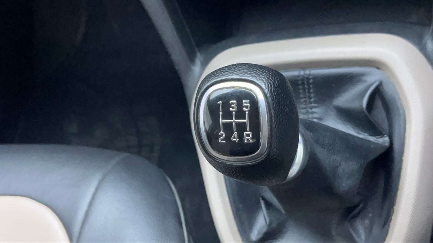 Used 2019 Hyundai Grand i10 Sportz 1.2 Kappa VTVT Petrol Manual interior GEAR  KNOB VIEW