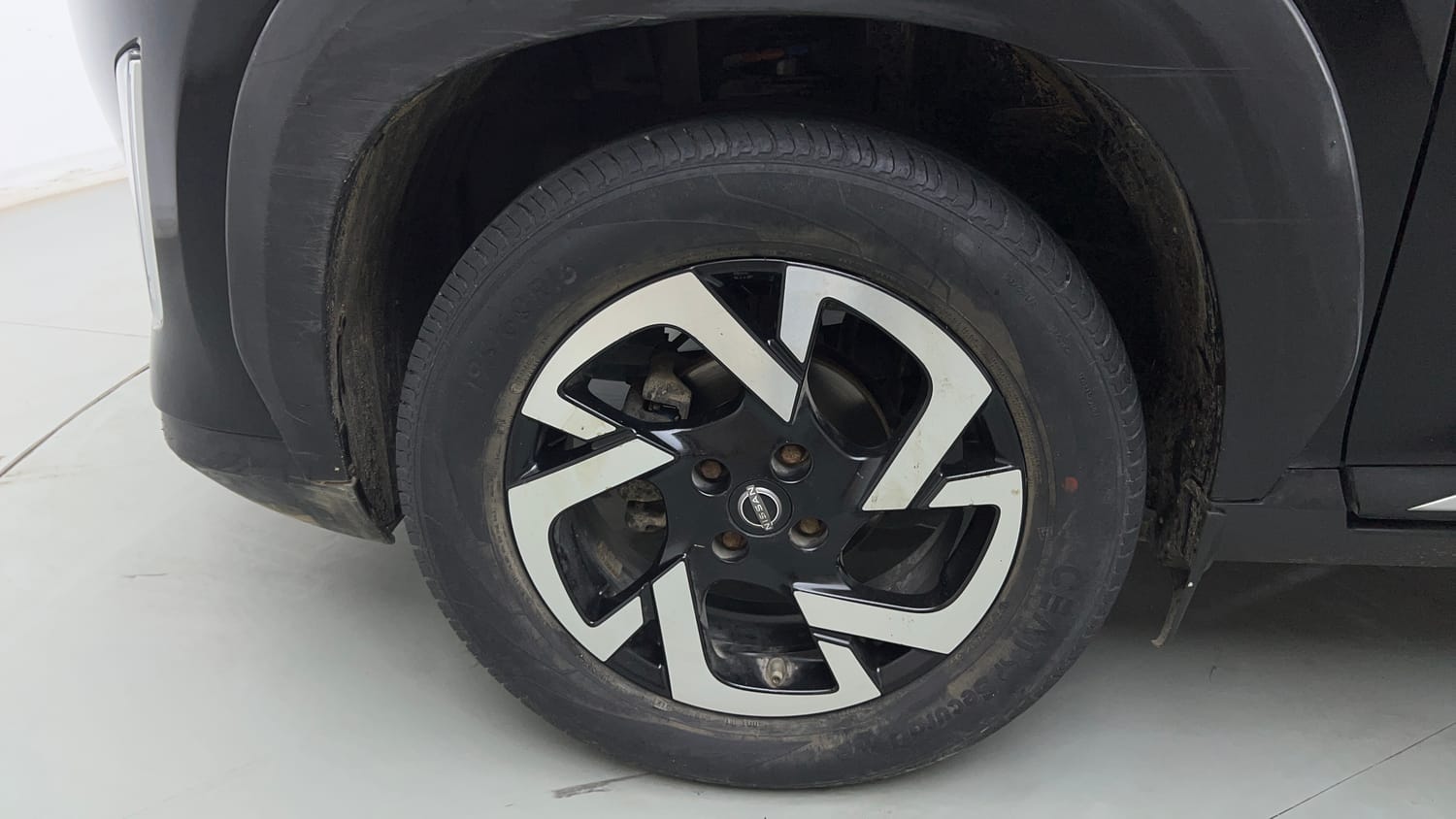 Used 2021 Nissan Magnite XV Premium Turbo Petrol Manual tyres LEFT FRONT TYRE RIM VIEW