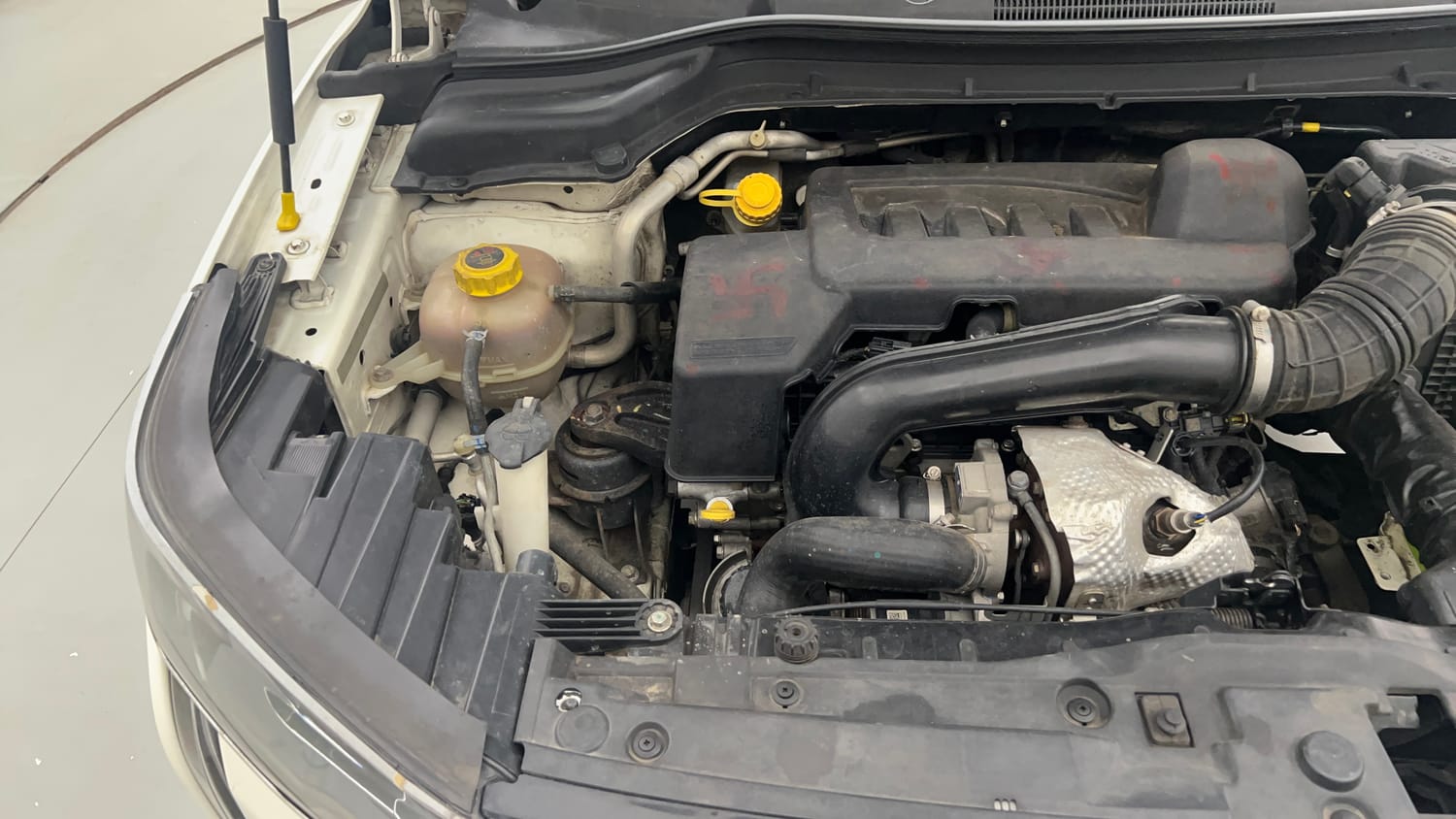 Used 2022 Mahindra XUV 300 W8 (O) 1.5 Diesel Diesel Manual engine ENGINE RIGHT SIDE VIEW