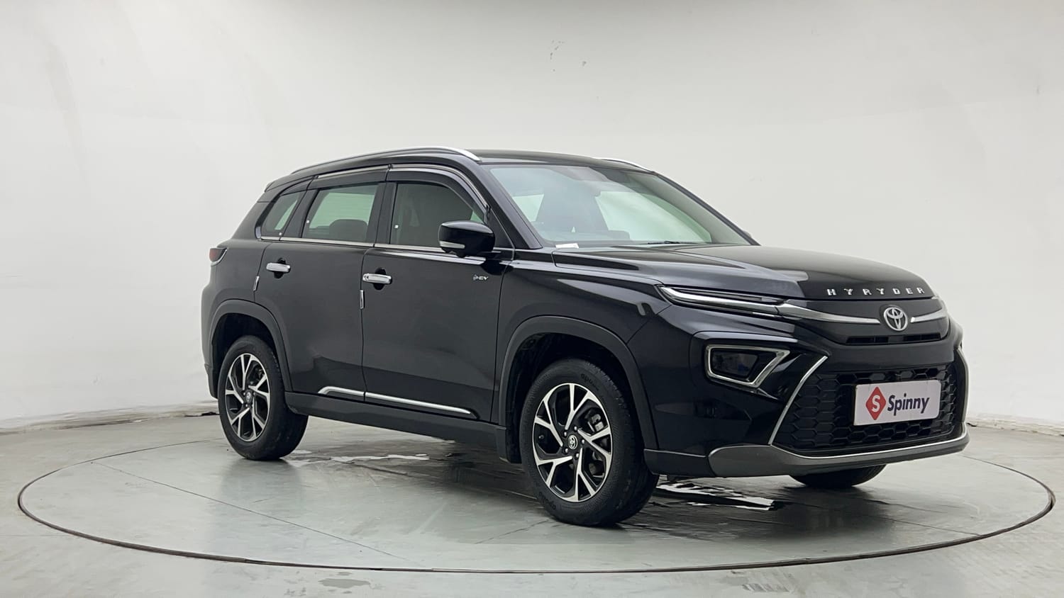Used 2025 Toyota Urban Cruiser Hyryder V Hybrid Hybrid Automatic exterior RIGHT FRONT CORNER VIEW