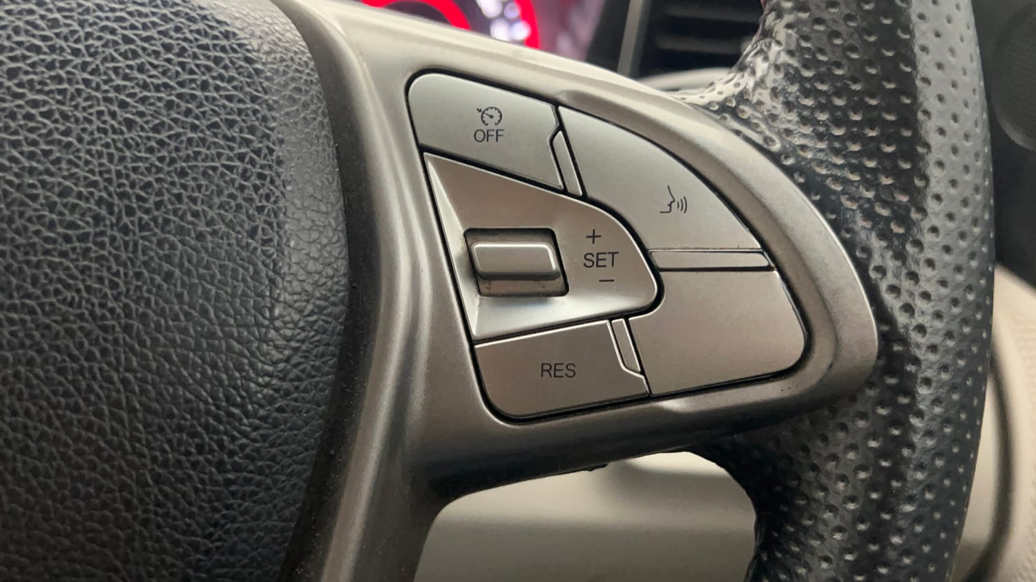 Used 2022 Mahindra XUV 300 W8 (O) 1.5 Diesel Diesel Manual top_features Cruise control