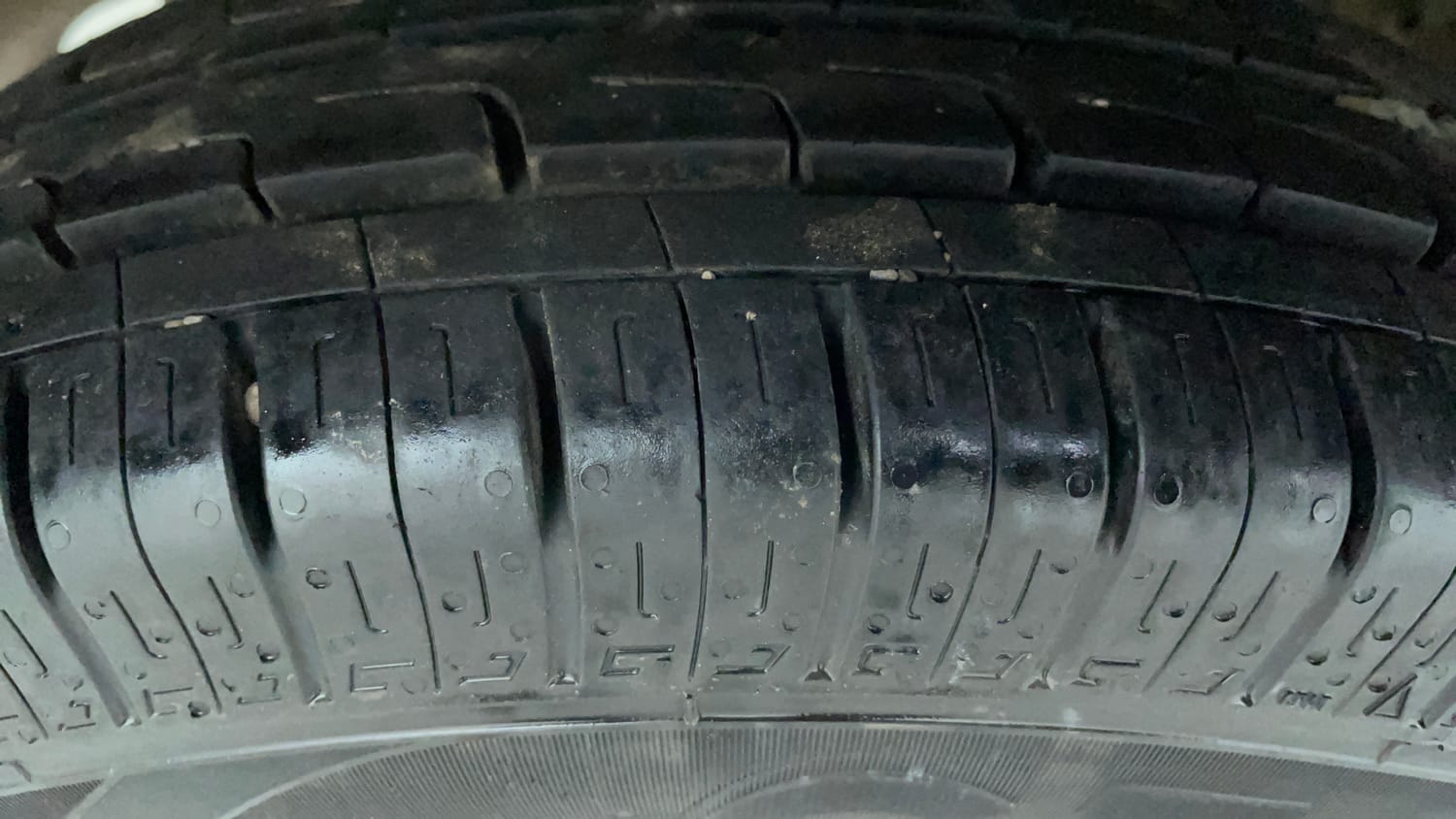 Used 2014 Maruti Suzuki Alto 800 Lxi Petrol Manual tyres RIGHT REAR TYRE TREAD VIEW