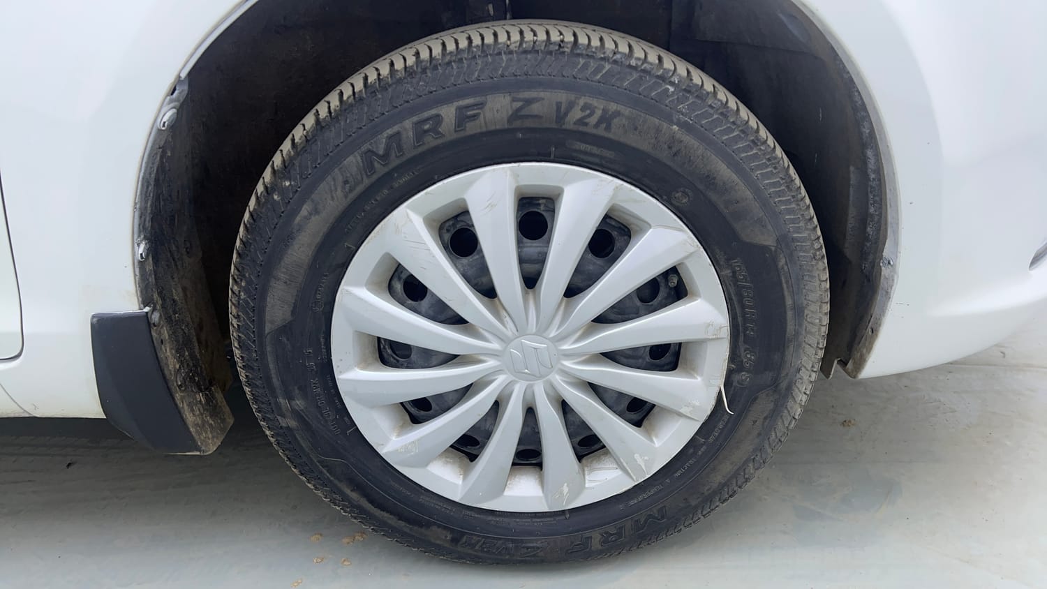 Used 2015 Maruti Suzuki Swift Dzire VXI Petrol Manual tyres RIGHT FRONT TYRE RIM VIEW