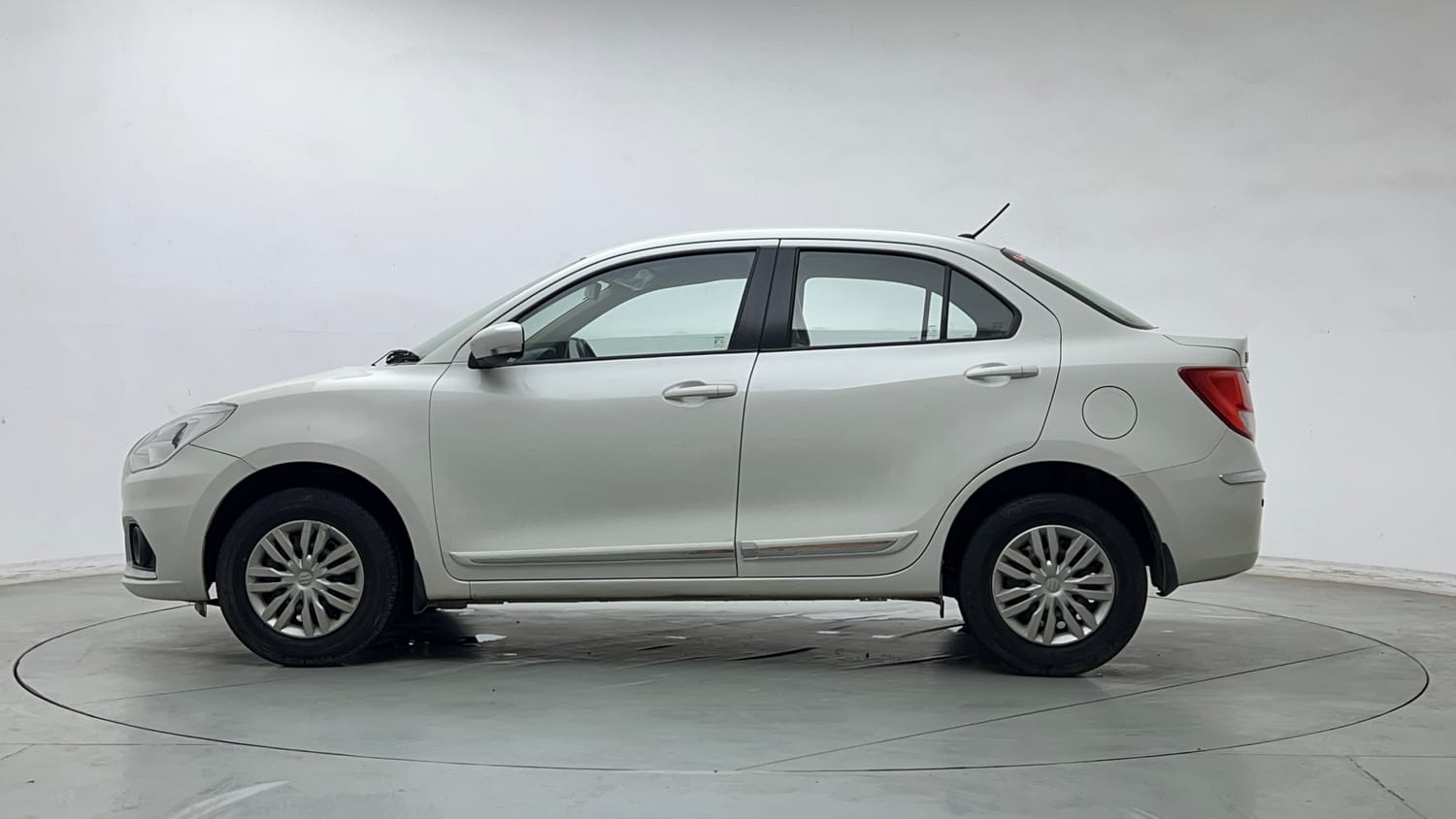 Used 2018 Maruti Suzuki Dzire VXi Petrol Manual exterior LEFT SIDE VIEW