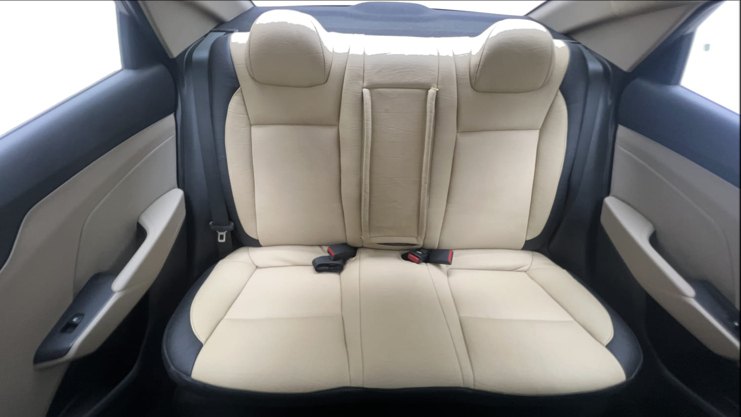Used 2017 Hyundai Verna SX 1.6 VTVT Petrol Manual interior REAR SEAT CONDITION VIEW