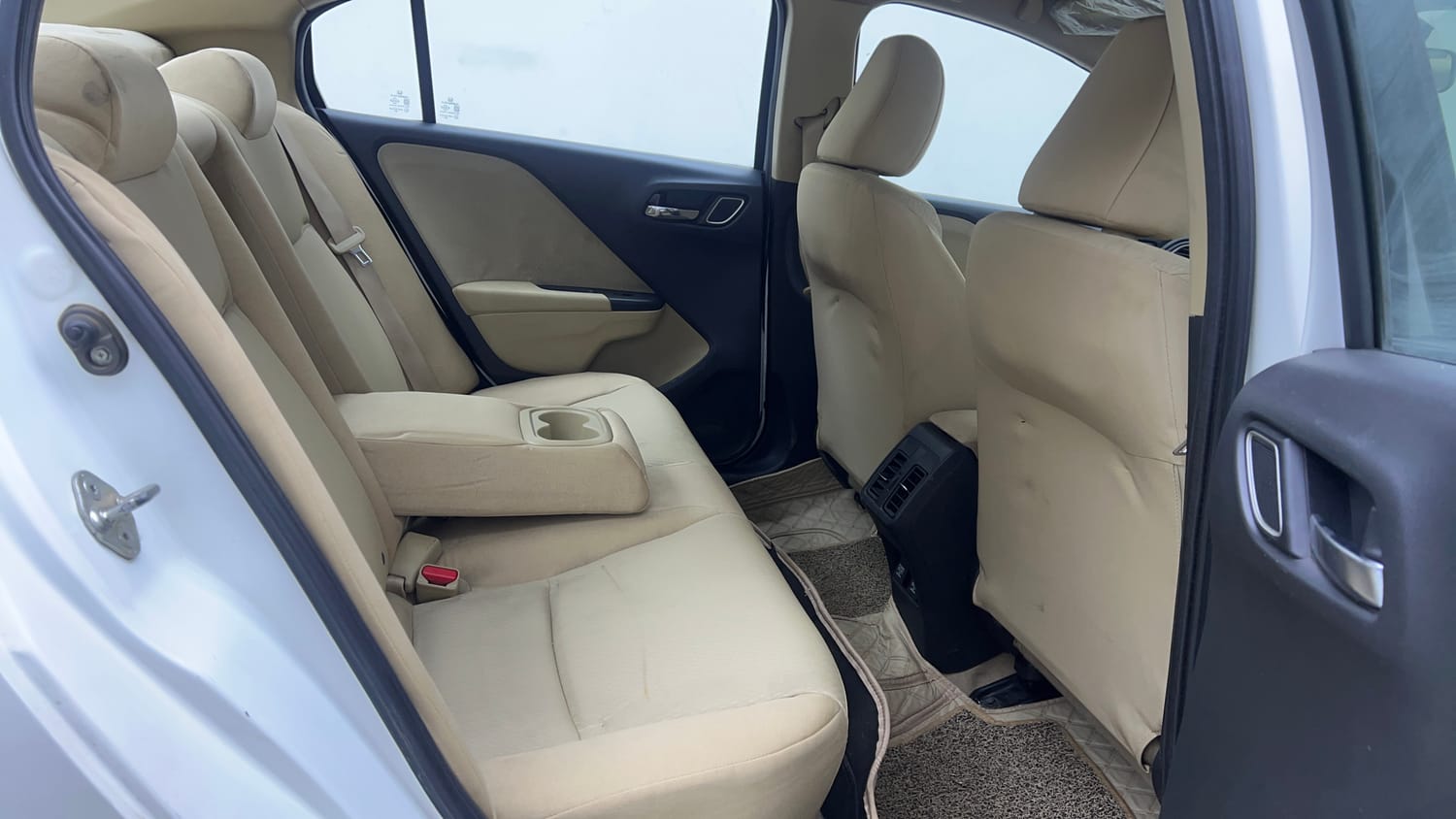 Used 2017 Honda City V Diesel Diesel Manual interior RIGHT SIDE REAR DOOR CABIN VIEW