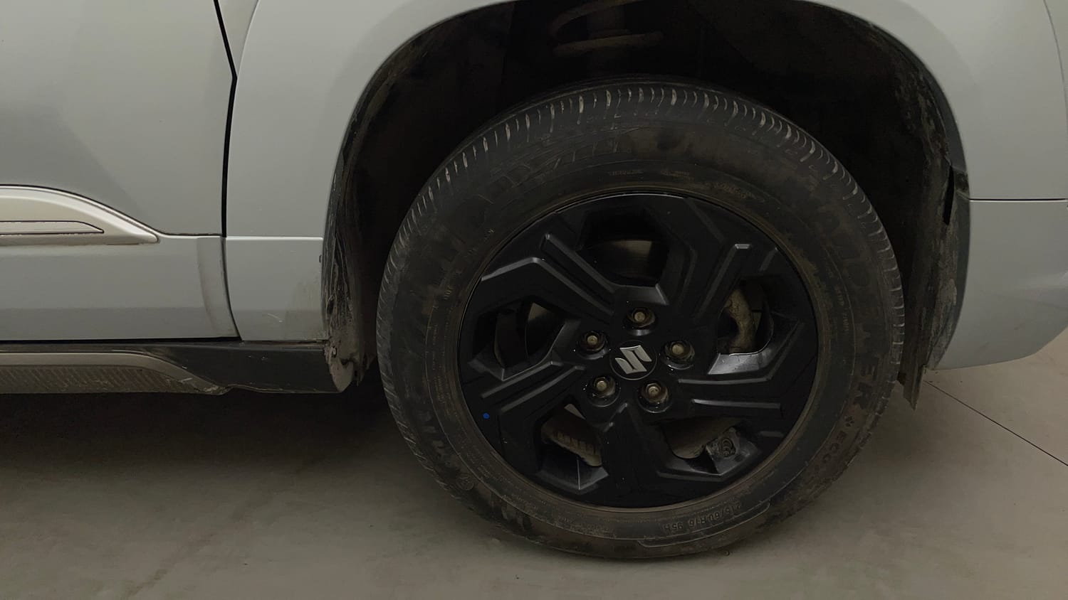 Used 2023 Maruti Suzuki Brezza ZXI AT Petrol Automatic tyres RIGHT FRONT TYRE RIM VIEW