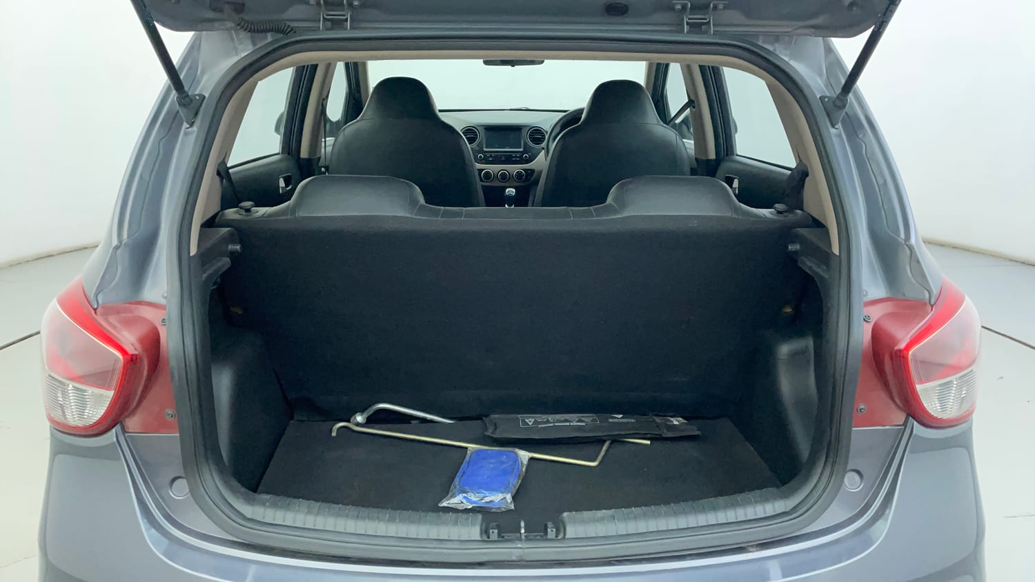 Used 2019 Hyundai Grand i10 Sportz 1.2 Kappa VTVT Petrol Manual interior DICKY INSIDE VIEW