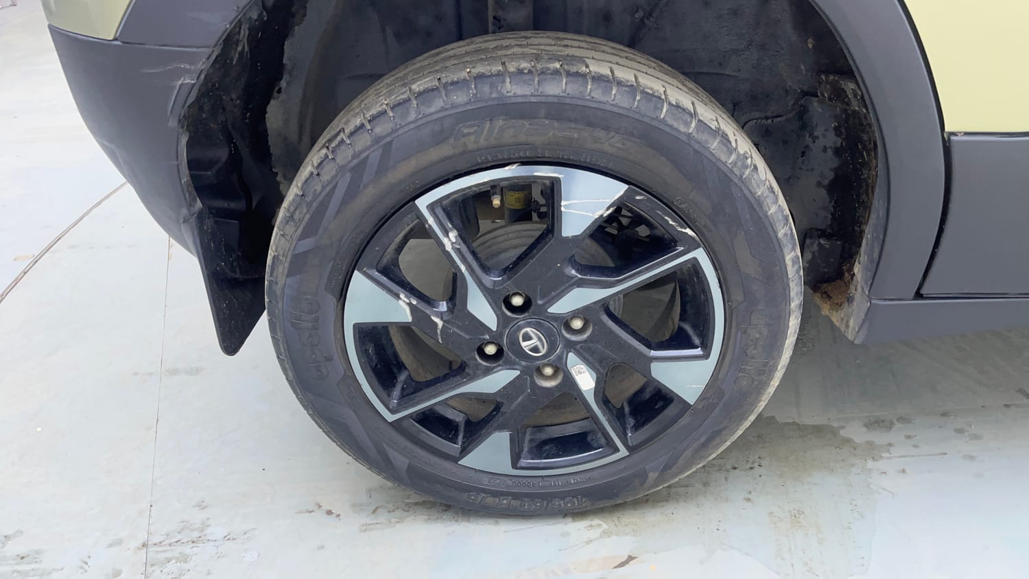 Used 2022 Tata Punch Kaziranga Creative MT Petrol Manual tyres RIGHT REAR TYRE RIM VIEW
