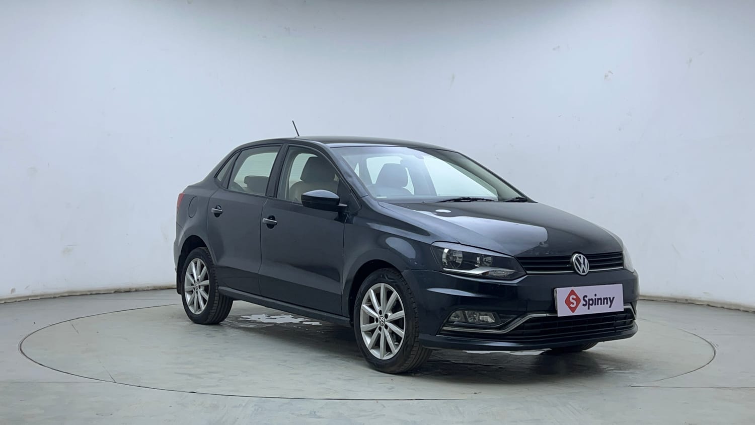 Used 2019 Volkswagen Ameo Highline Plus 1.5L (D) Diesel Manual exterior RIGHT FRONT CORNER VIEW