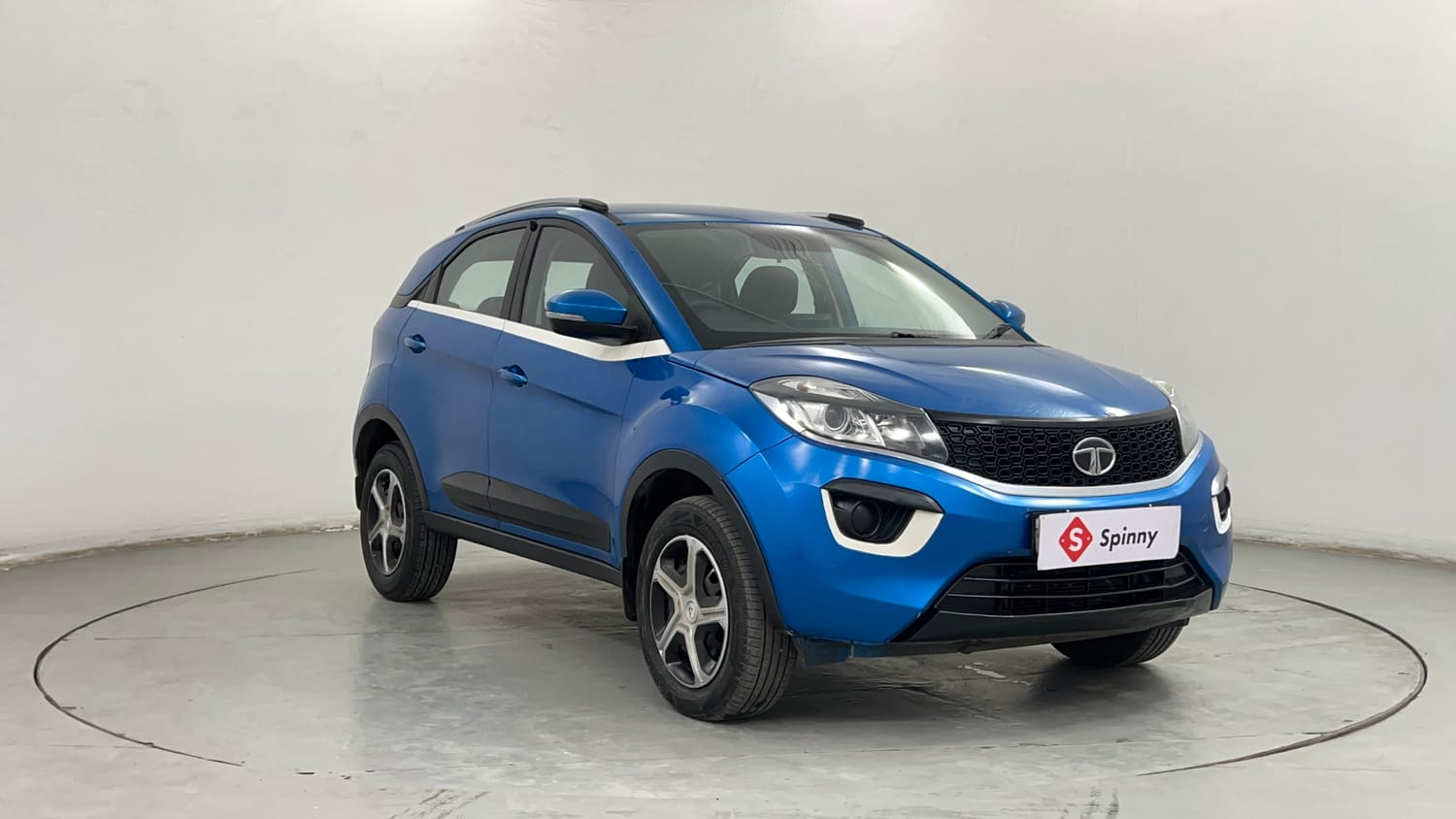 Used 2018 Tata Nexon XZ Diesel Diesel Manual exterior RIGHT FRONT CORNER VIEW