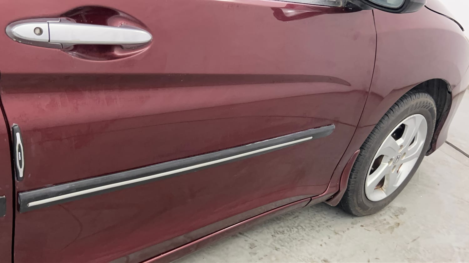 Used 2015 Honda City V Petrol Manual dents MINOR SCRATCH