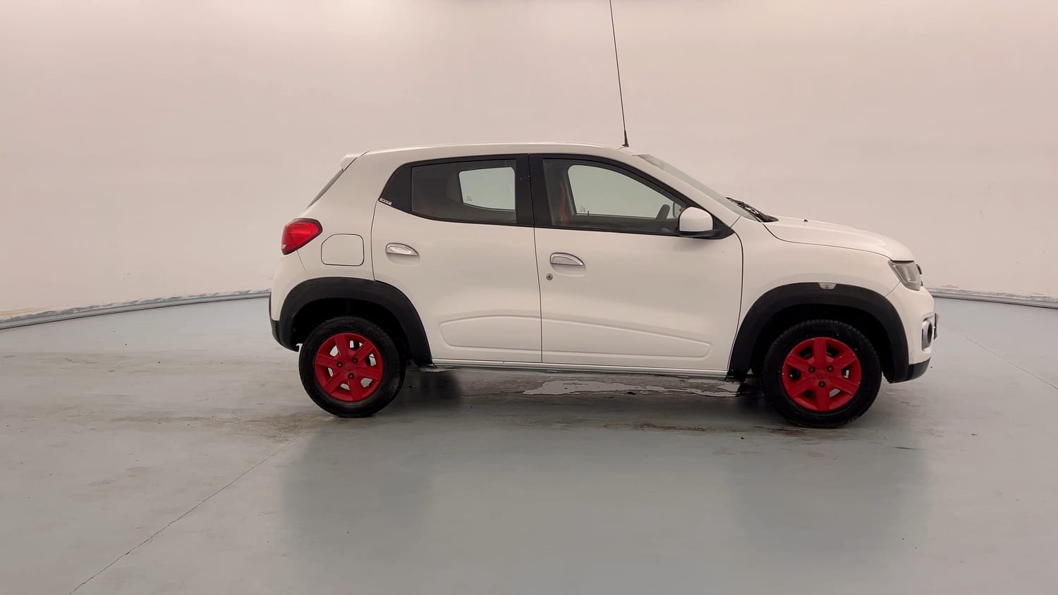 Used 2017 renault Kwid 1.0 RXT Anniversary Edition Petrol Manual exterior RIGHT SIDE VIEW