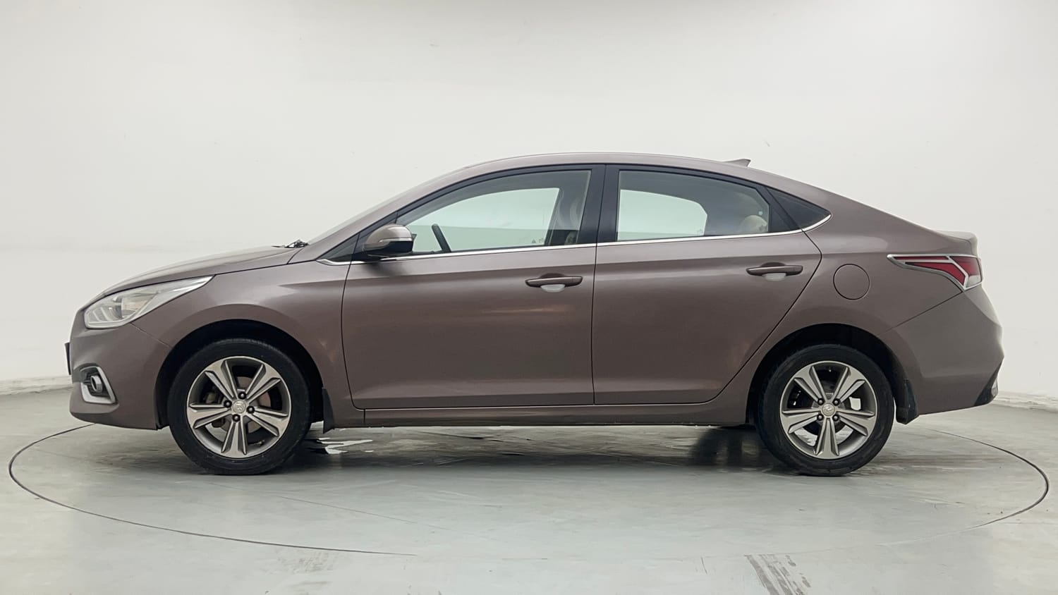 Used 2017 Hyundai Verna SX 1.6 VTVT Petrol Manual exterior LEFT SIDE VIEW