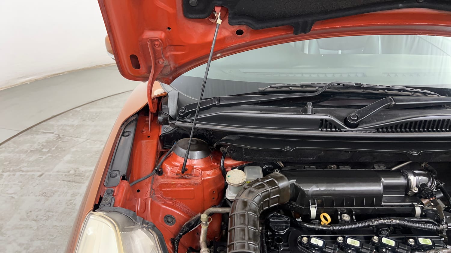 Used 2018 Maruti Suzuki Baleno Delta 1.2 Petrol Manual engine ENGINE RIGHT SIDE HINGE & APRON VIEW