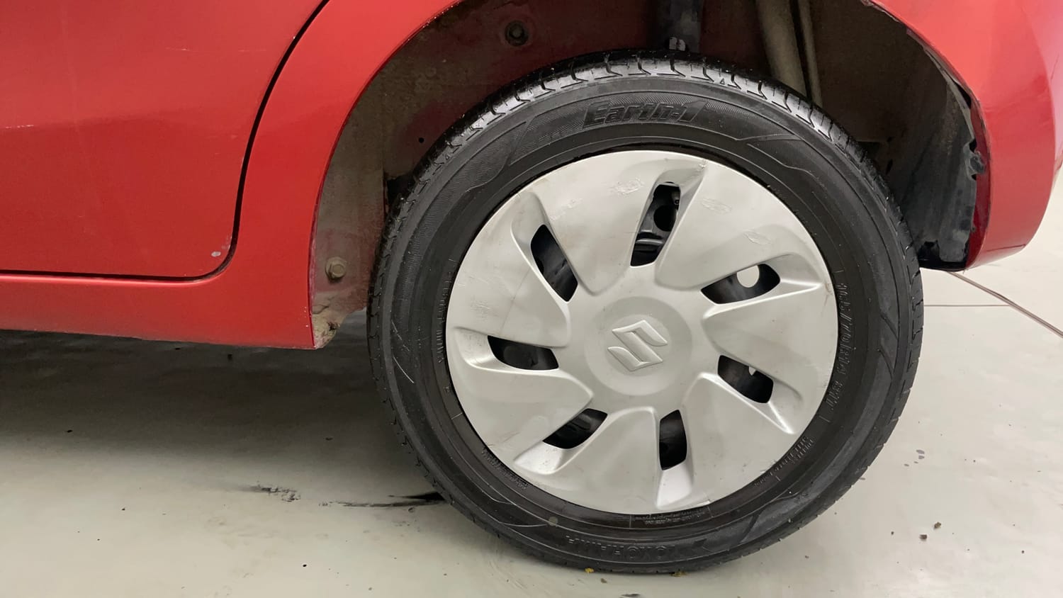 Used 2015 Maruti Suzuki Celerio VXi AMT Petrol Automatic tyres LEFT REAR TYRE RIM VIEW