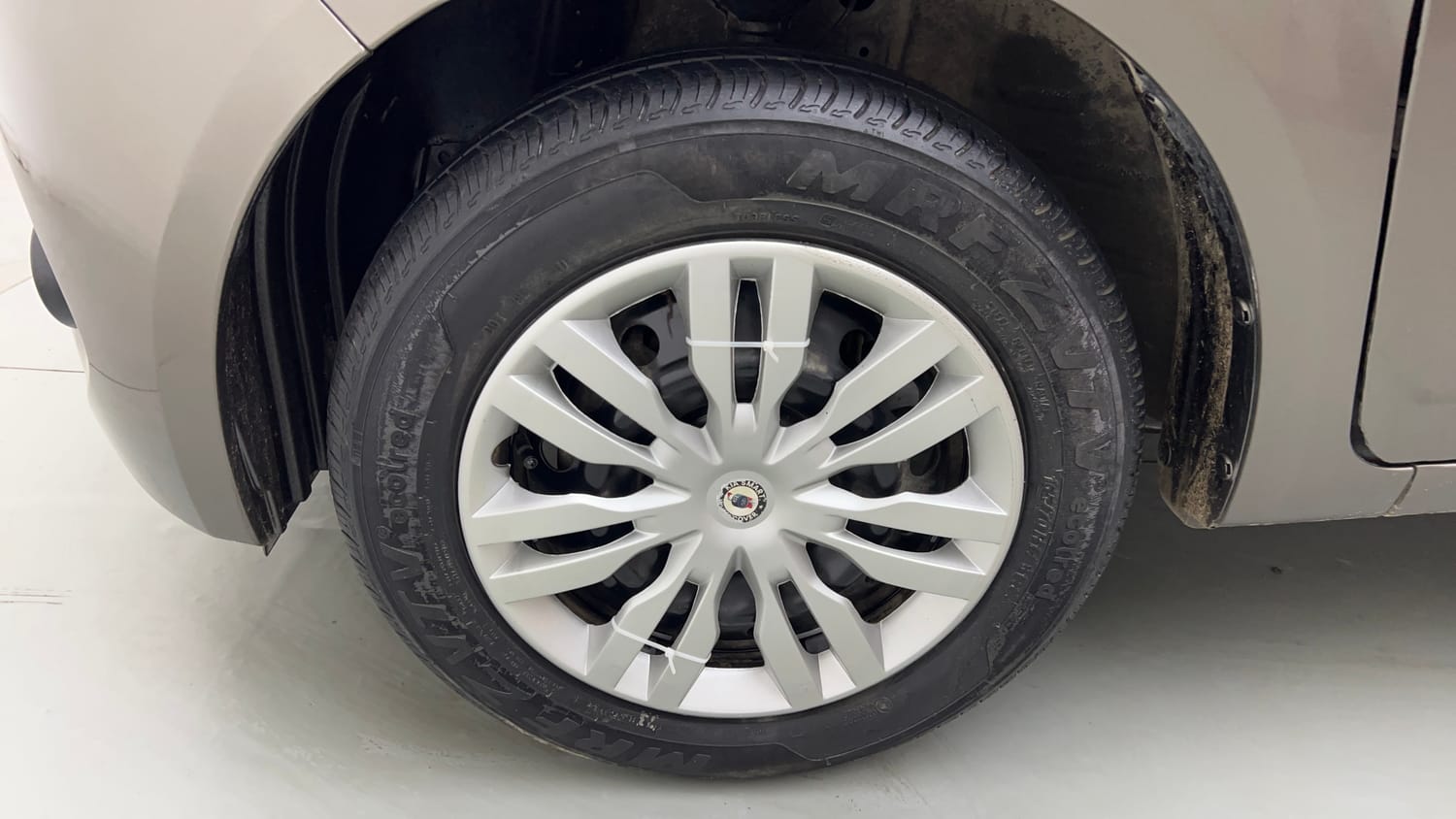 Used 2019 Maruti Suzuki Wagon R 1.0 VXi 1.0 Petrol Manual tyres LEFT FRONT TYRE RIM VIEW