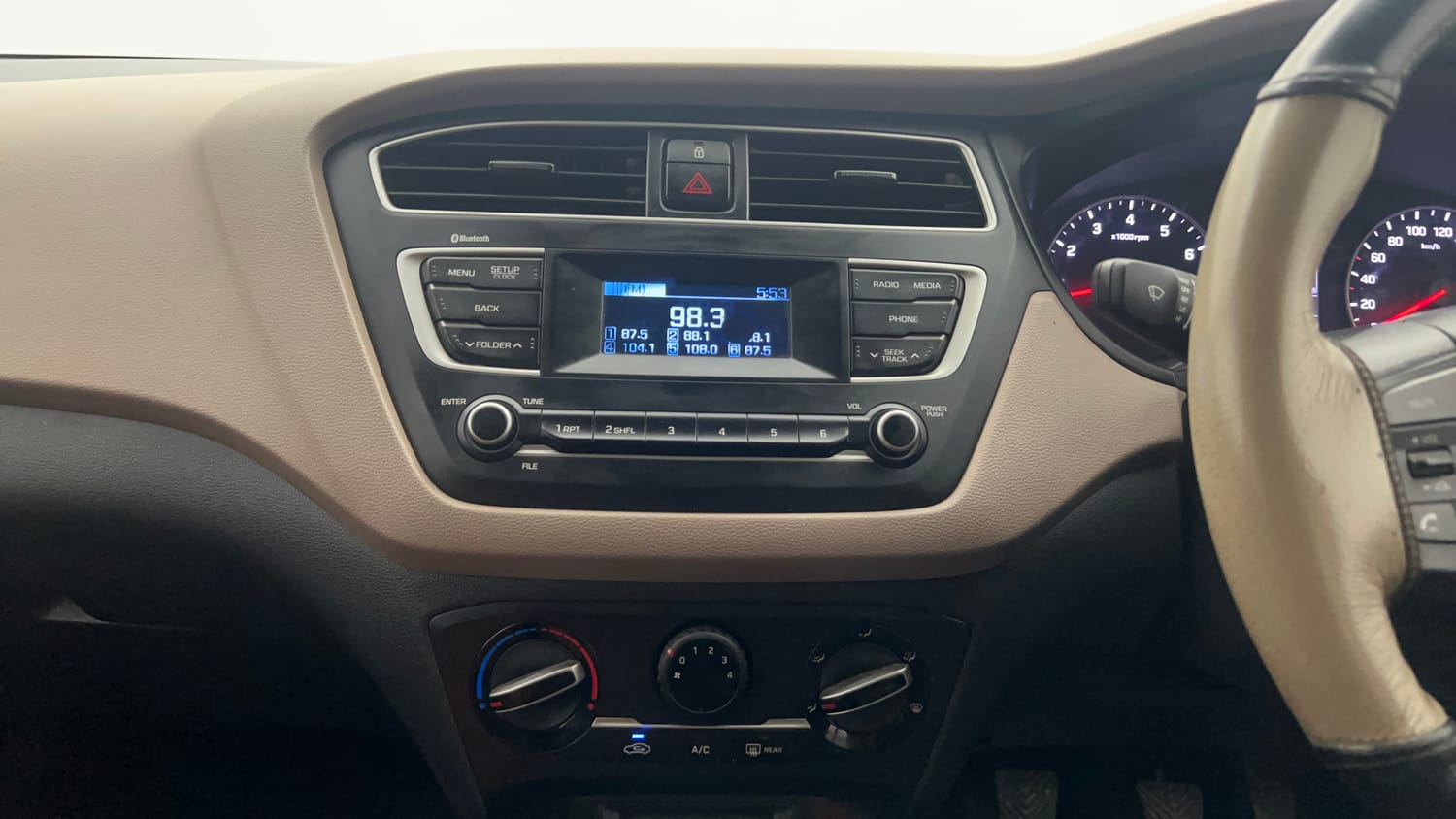 Used 2018 Hyundai Elite i20 Sportz 1.2 Petrol Manual interior MUSIC SYSTEM & AC CONTROL VIEW