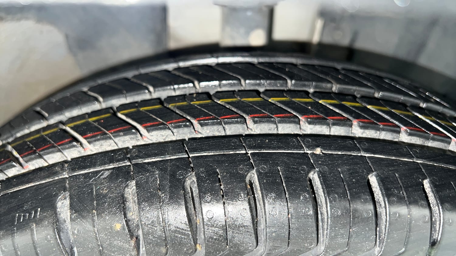 Used 2017 renault Kwid 1.0 RXT Anniversary Edition Petrol Manual tyres RIGHT FRONT TYRE TREAD VIEW