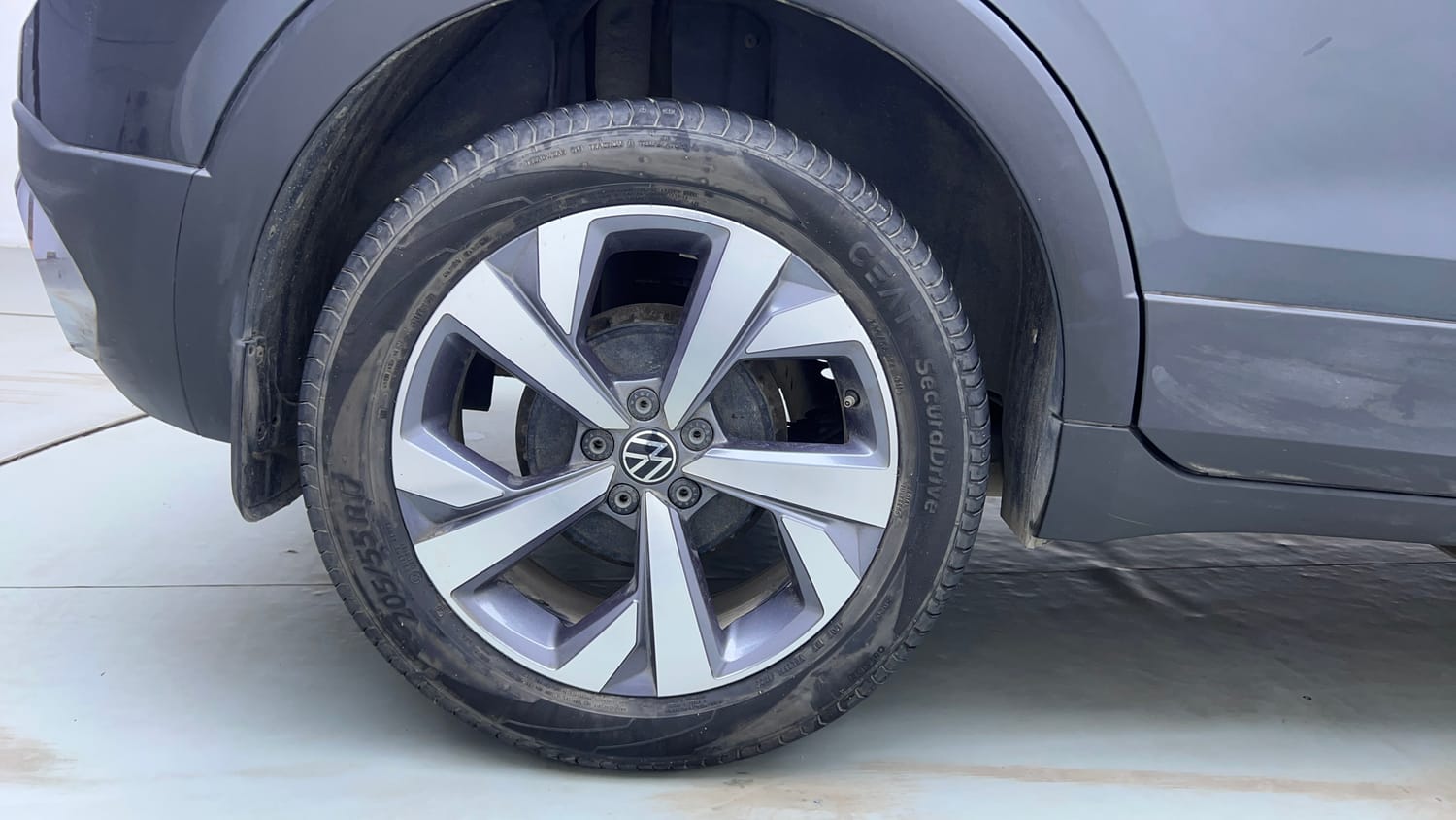 Used 2022 Volkswagen Taigun Topline 1.0 TSI AT Petrol Automatic tyres RIGHT REAR TYRE RIM VIEW