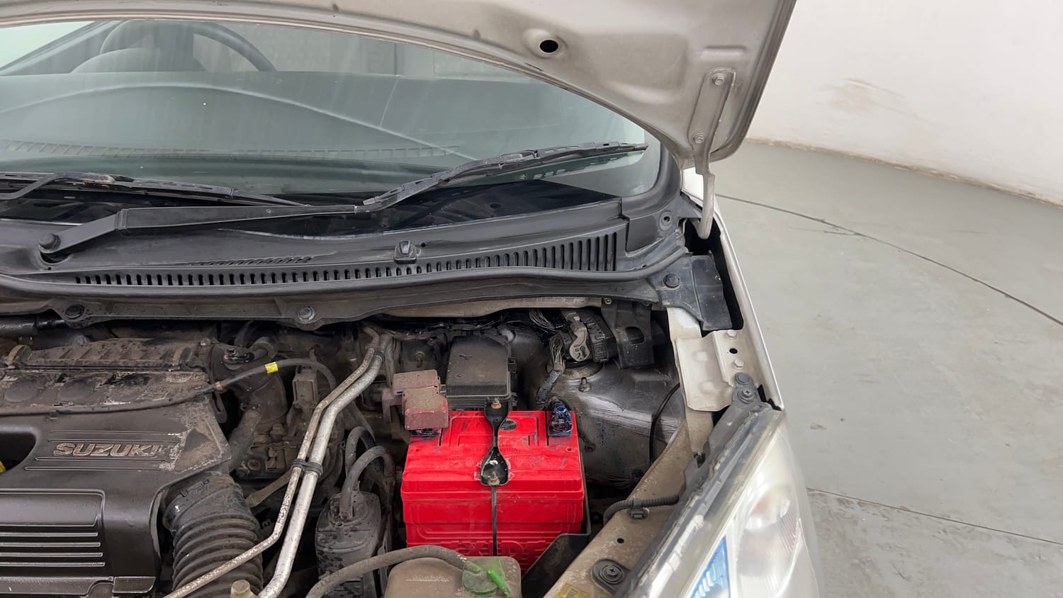 Used 2014 Maruti Suzuki Wagon R VXI Petrol Manual engine ENGINE LEFT SIDE HINGE & APRON VIEW