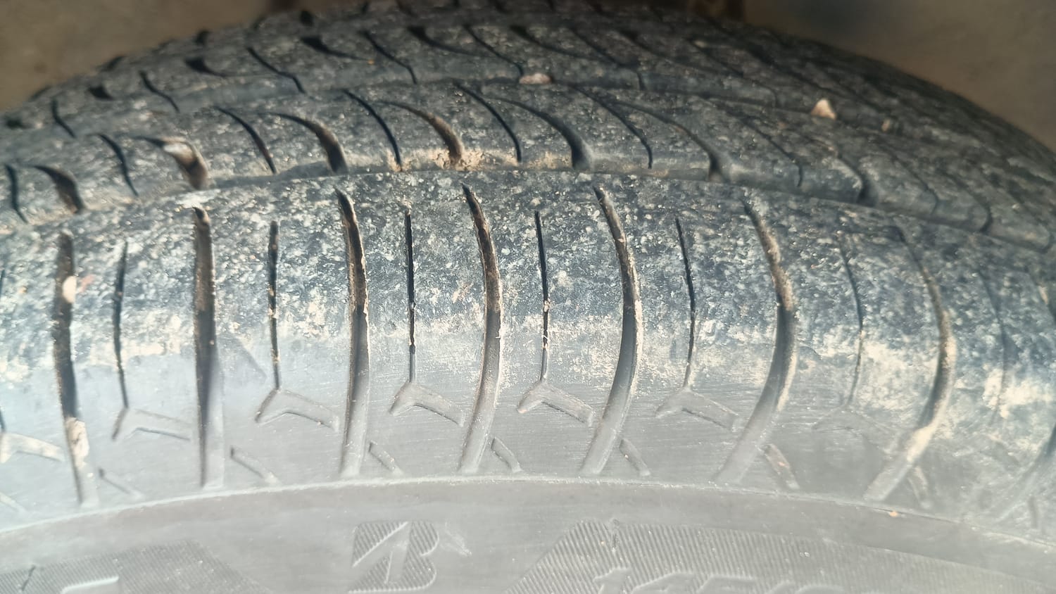 Used 2022 Maruti Suzuki Alto 800 VXi Petrol Manual tyres RIGHT FRONT TYRE TREAD VIEW