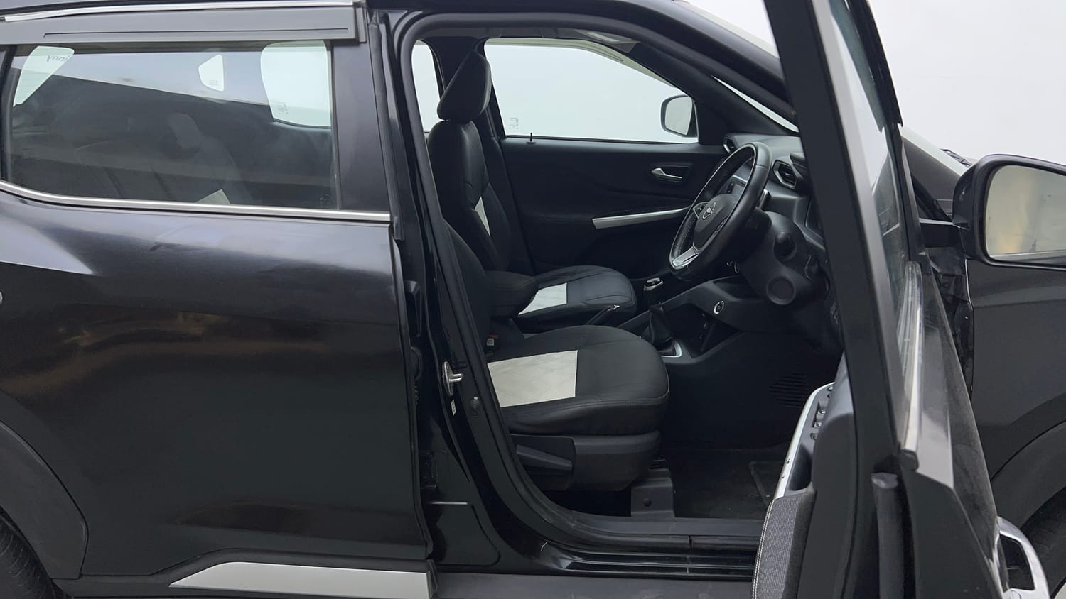Used 2021 Nissan Magnite XV Premium Turbo Petrol Manual interior RIGHT SIDE FRONT DOOR CABIN VIEW