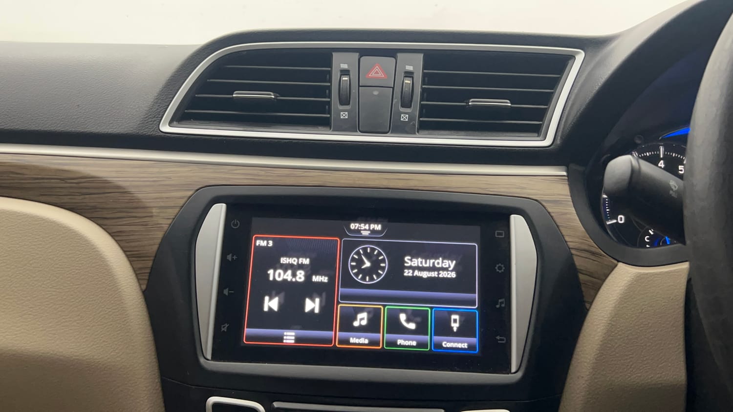 Used 2022 Maruti Suzuki Ciaz Zeta 1.5 Petrol Manual top_features Touch screen infotainment system