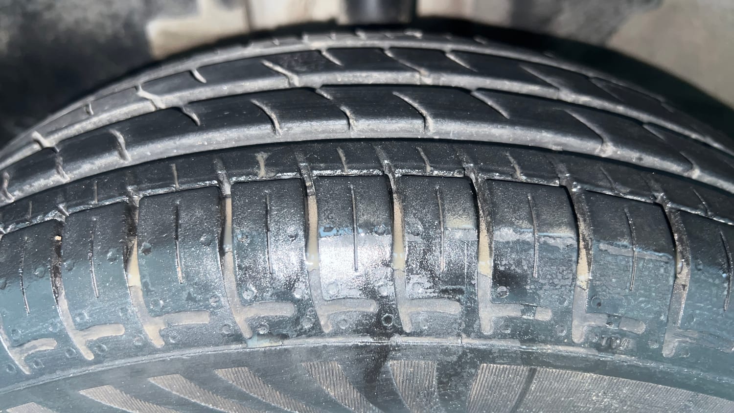 Used 2020 Renault Kwid RXT 1.0 Opt Petrol Manual tyres LEFT FRONT TYRE TREAD VIEW
